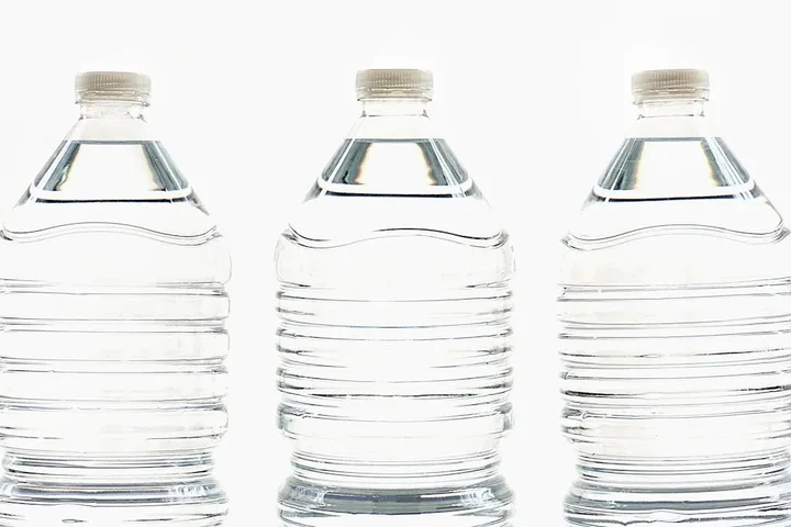 Regularne dostawy wody do firmy bez przestojów