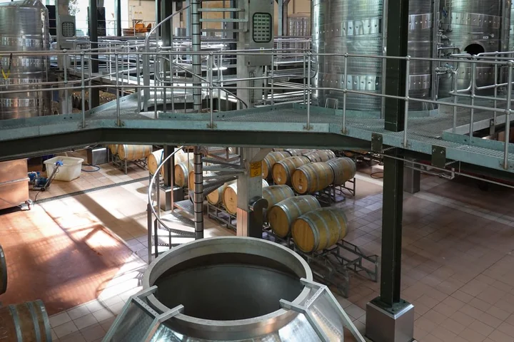 Jak planować zaopatrzenie w części zamienne, aby ograniczyć przestoje produkcyjne?