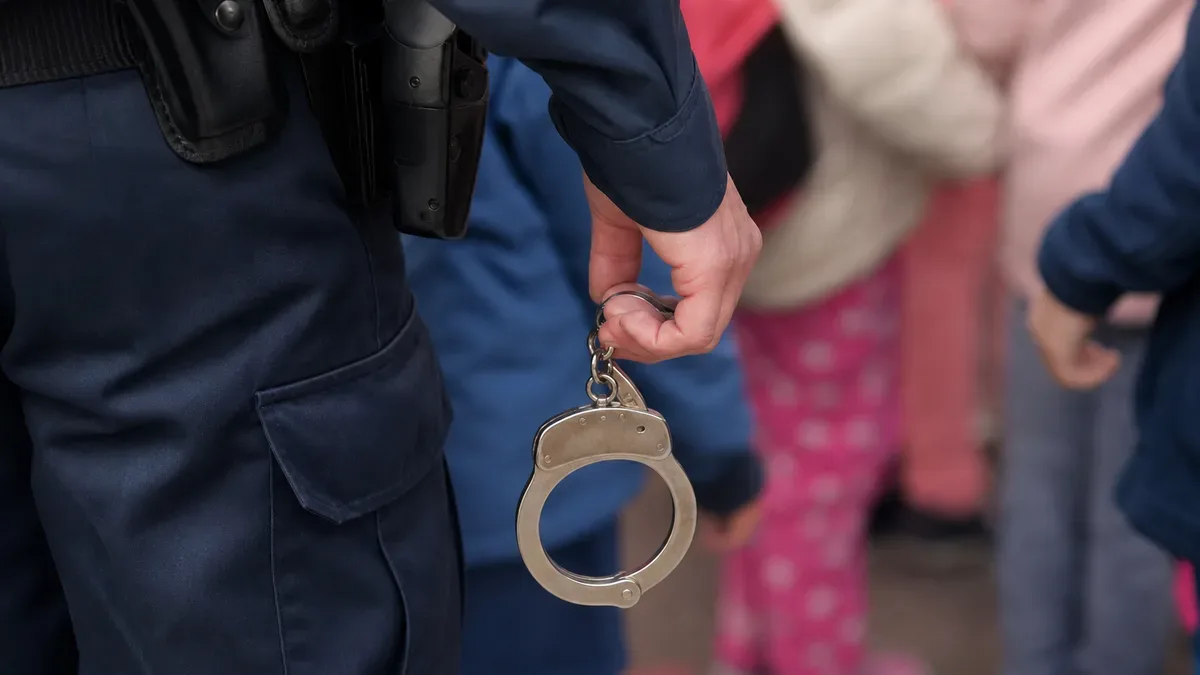 Dzielnicowy w Wodyniach o bezpieczeństwie. Uczniowie pytali o numer 112