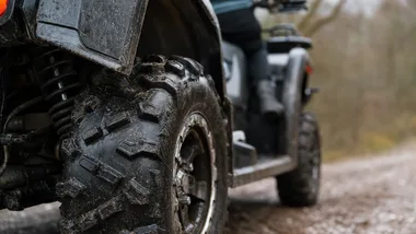 Quad w lesie nie zawsze jest legalny - Policja przypomina o zasadach