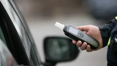 Policjant po służbie ruszył za Mercedesem. Kierowca miał 2 promile