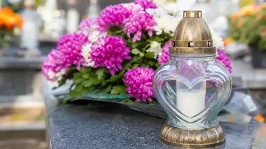 Tłok przy cmentarzach w Siedlcach. Policja ostrzega przed chwilą nieuwagi
