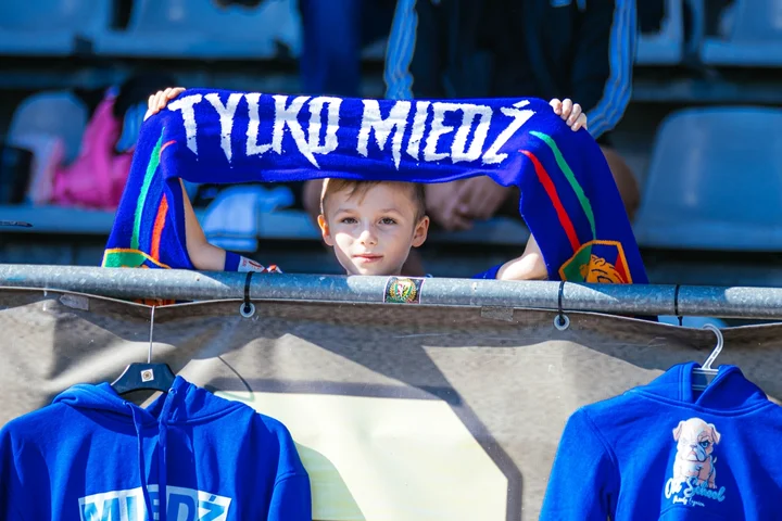 Obrazek przedstawia grafikę promocyjną wydarzenia Mecz Miedź Legnica – Pogoń Siedlce