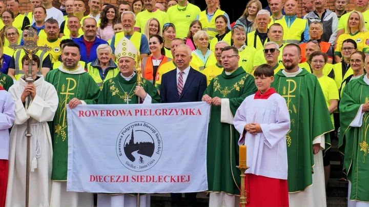 Siedleccy cykliści ruszyli na Jasną Górę. Przed nimi wymagająca trasa