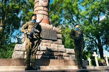 Bomby spadły na stację, koszary i ratusz. Hołd dla ofiar wojny
