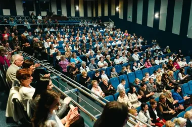 W Siedlcach szkoła nr 6 łączy jubileusz z nowym muralem i sztandarem