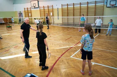 Rodzinny badminton w Siedlcach przyciągnął całe pokolenia na jedną halę