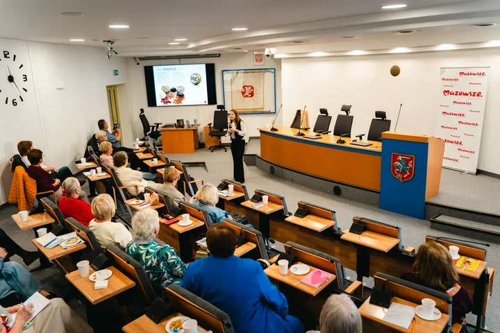 Siedleccy seniorzy dostali lekcję zdrowia i cyberbezpieczeństwa