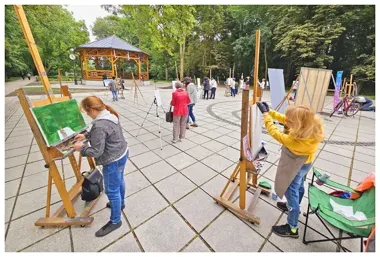 Seniorzy chwycą za pędzle w Aleksandrii - plener z malarskim klimatem