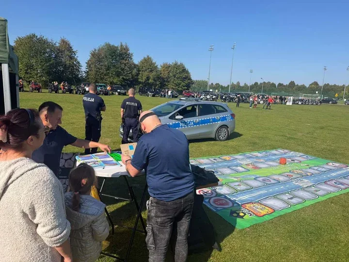 Policjanci z Siedlec wsparli piknik dla Szymona. Było też o bezpieczeństwie