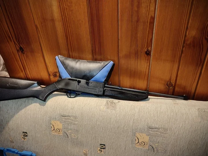 Strzały z okna w Siedlcach - w mieszkaniu 81-latka znaleziono 17 wiatrówek