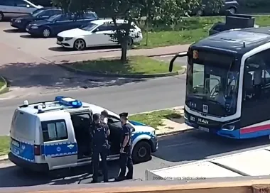 Trzylatek odjechał miejskim autobusem. Policja szybko ustaliła, gdzie jest