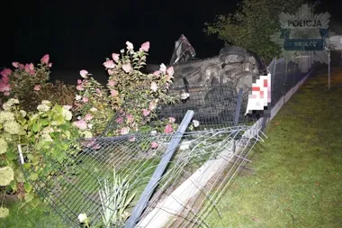 Tragiczny finał jazdy Audi w Olszycu Szlacheckim. Zginął 19-latek