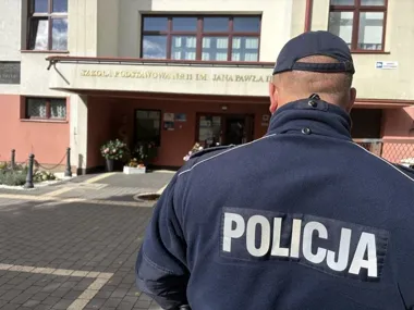 Patrole przy szkołach w Siedlcach. Policja sprawdza doniesienia o challenge’u