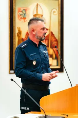 Niepokojące sygnały o internetowym challenge’u. Policja sprawdza sytuację w szkołach