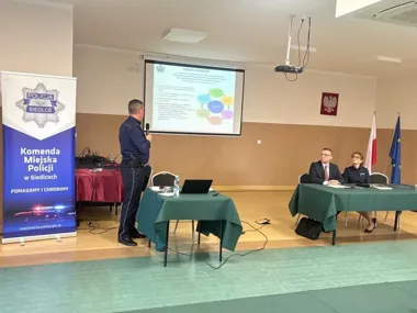 Policja w Przesmykach przedstawiła plan walki z oszustwami i zagrożeniami