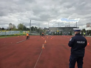 Pierwszy test młodych rowerzystów pod okiem siedleckiej drogówki