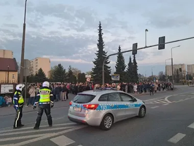 Tysiąc osób na ulicach Siedlec - policja pilnowała każdego kroku procesji