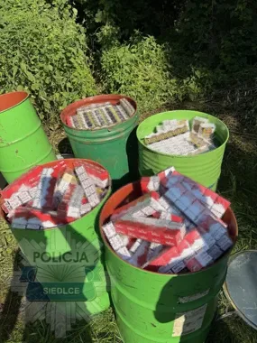 Policjanci z Siedlec odkryli na posesji 141 tysięcy papierosów bez akcyzy