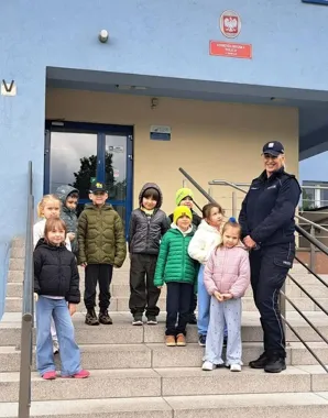 Policyjny pies i strzelnica przyciągnęły najmłodszych do siedleckiej komendy