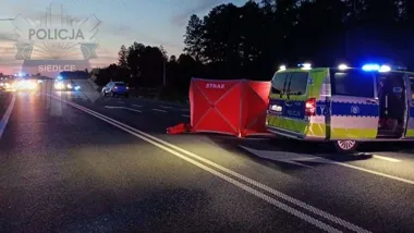 Śmiertelny wypadek na DK63 w Mościbrodach. 35-letni pieszy nie przeżył zderzenia