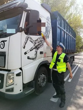 W powiecie siedleckim poranny blitz - dwóch kierowców z promilami wpadło od razu