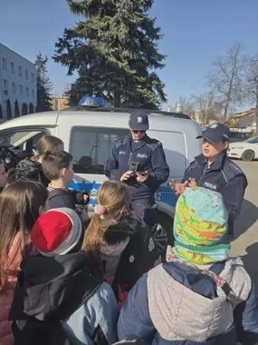 Trzecioklasiści w Komendzie Miejskiej Policji w Siedlcach - pokazy sprzętu i lekcja bezpieczeństwa