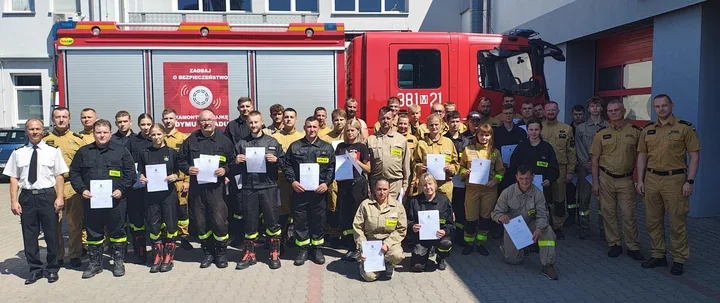 Trzy tygodnie szkolenia i egzamin. 39 strażaków OSP zdało